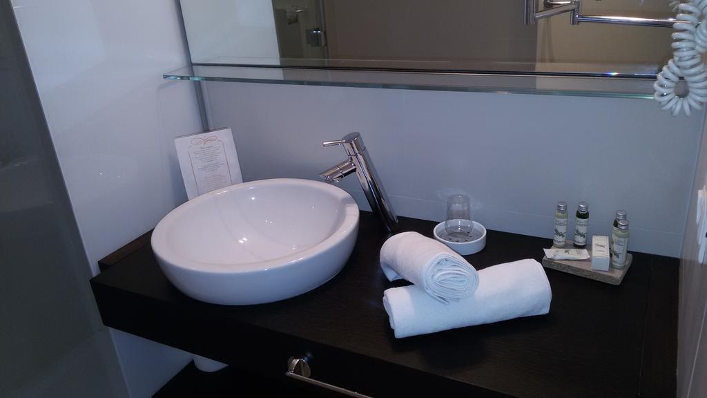 Relais Del Borgo Hotel & Spa 4 Stelle Staffolo الغرفة الصورة
