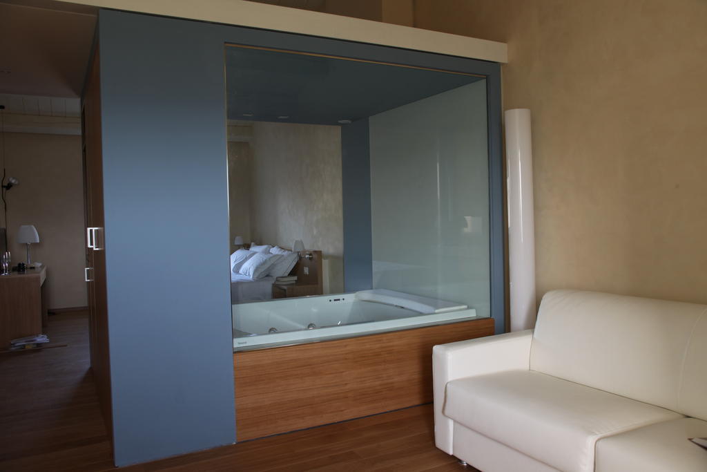 Relais Del Borgo Hotel & Spa 4 Stelle Staffolo الغرفة الصورة