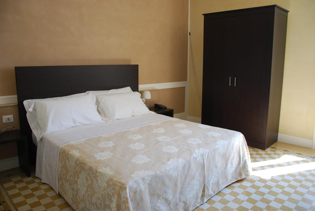 Relais Del Borgo Hotel & Spa 4 Stelle Staffolo الغرفة الصورة